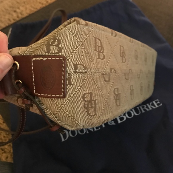 Once loved Dooney & Bourke shoulder bag. - Picture 4 of 7